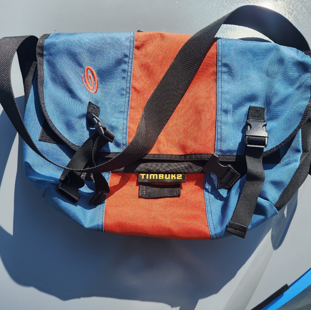 TIMBUK2 CLASSIC MESSANGER DIP BAG. SIZE MEDIUM NWOT